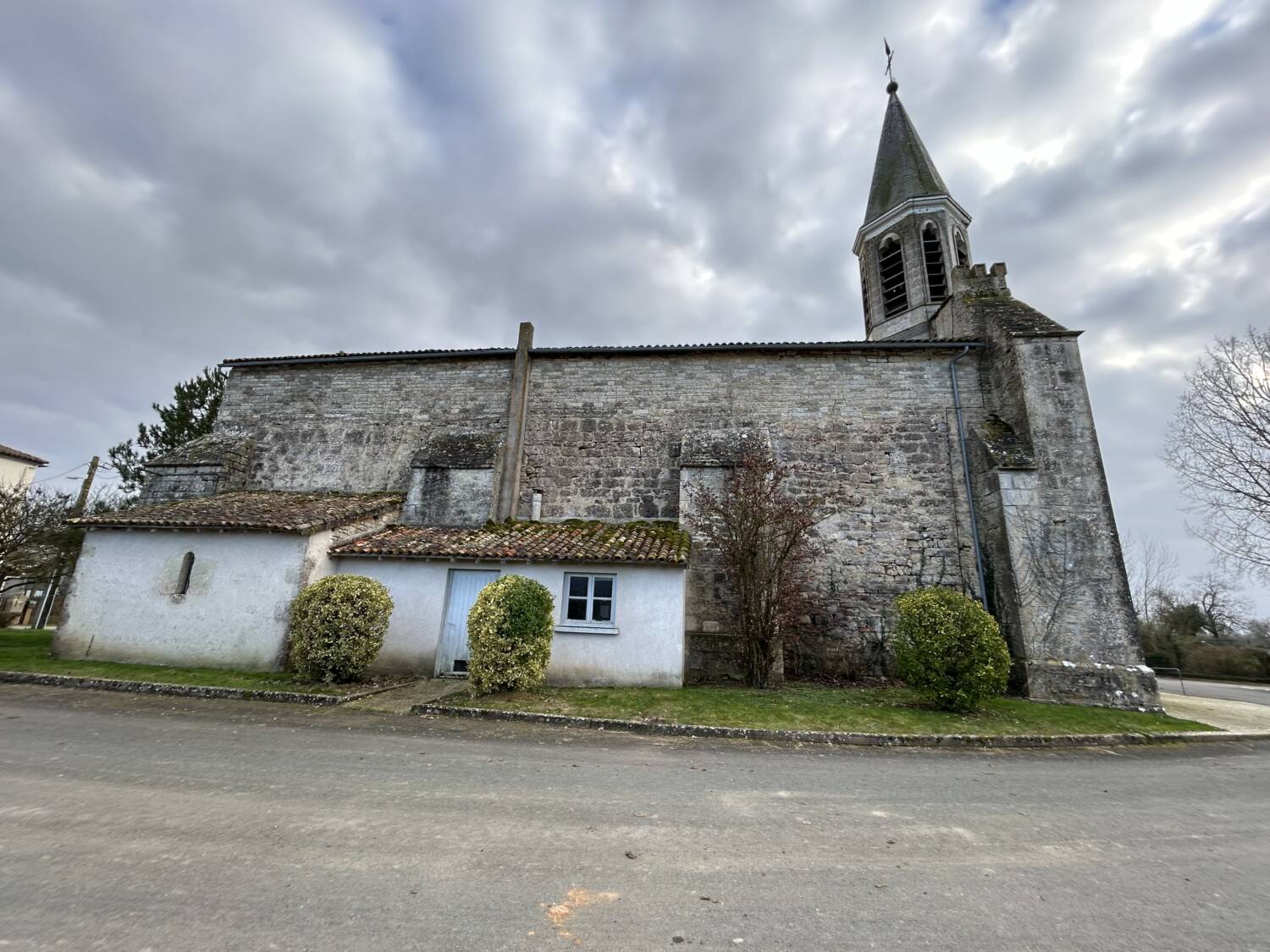 Messé (Deux-Sèvres) - Église Saint-Mélaine