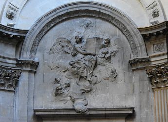 Bas-relief de Paul-Ambroise Slodtz - Paris (75004) - Le Plus Grand Musée de France - La Sauvegarde de l'art Français